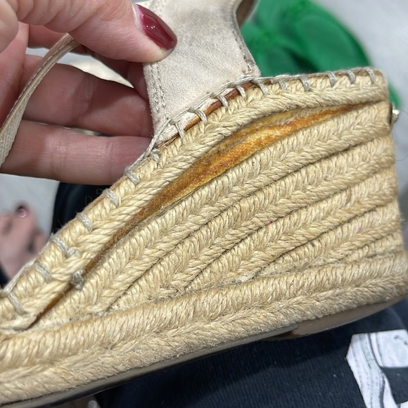 Anne Klein size 71/2 very comfortable still have life - Picture 9 of 9